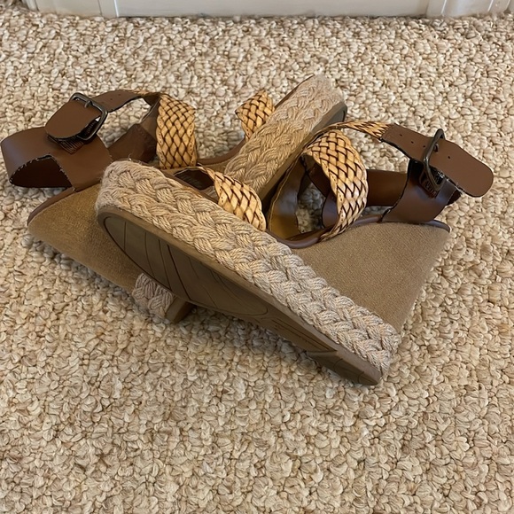 Wedge Sandals - Picture 4 of 9